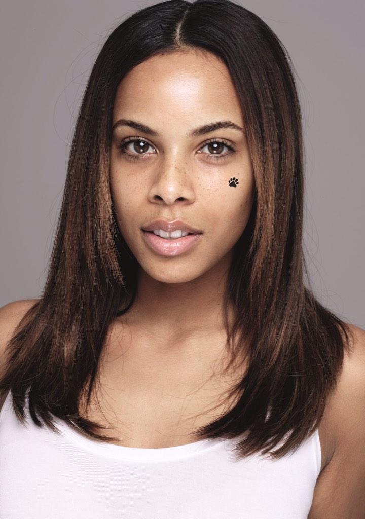 Saturday >> Rochelle Humes - Página 18 B1R2fKpIcAA2V4W