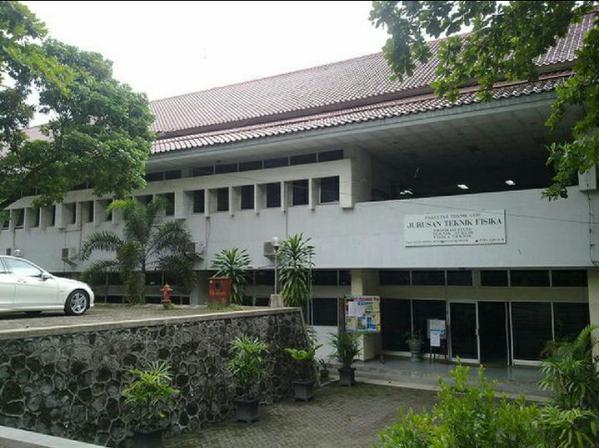 PSTW2016's tweet image. Yihaaa ada fakultas Teknik Fisika UGM yang siap ditanyain gimana cara masuk&amp;amp;prospek kerja atau apapunnn oleh kamu!