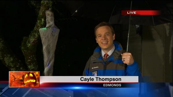 OneLMorin's tweet photo. Hey @jaccilewis where is @CayleThompson #liveonkomo this morning? Pretty spooky house #Halloween #BooFriday http://t.co/bhb6AE5sMj