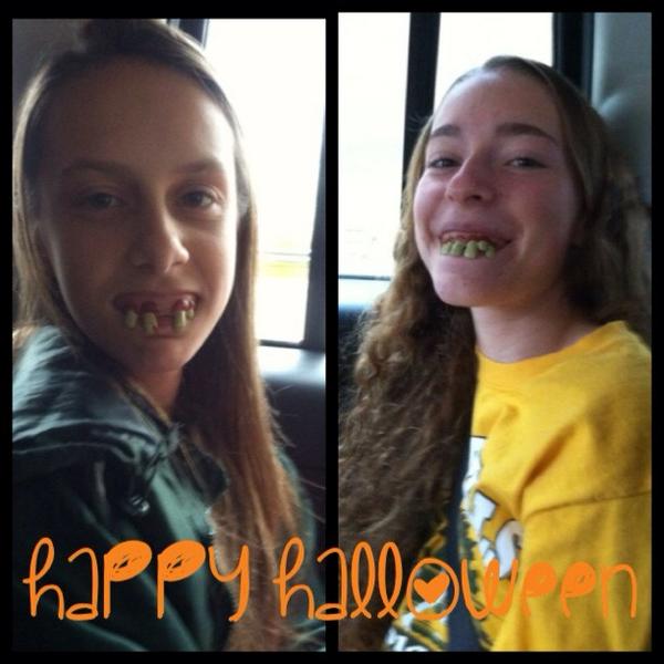 EmmaBard's tweet photo. Happy Halloween from Sassi & TPain π #FHXC http://t.co/374ut9PPAG