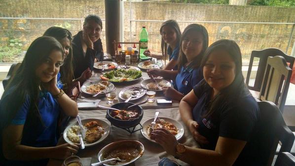 Popsbpm's tweet photo. Porquê elas merecem !!! @Tatiihrocha @timsolucoes http://t.co/XpOggX8pXI