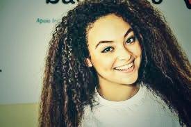 JuliaRodrgs's tweet photo. Menina linda , do sorriso encantador 😍❤🎵 http://t.co/9UnIsz3ZQ2