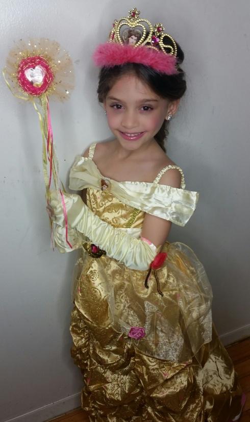 katpolancoo's tweet photo. Hi Im Belle! Happy Halloween! @DespiertaAmeric http://t.co/DX2x1cAEwQ