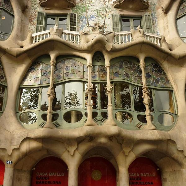 BlondieJane1's tweet photo. “@pizzo_76: Casa #batlo #barcelona #spain #travel http://t.co/8TGk7Hjdfa”Gaudi rocks!!!!