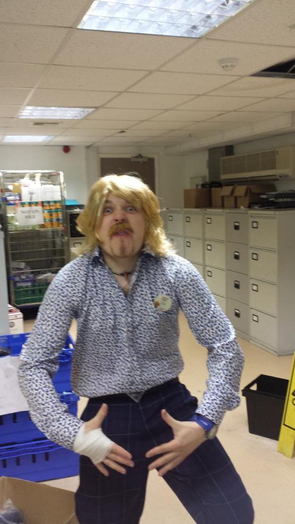 No1robbiefan's tweet photo. Look who came to visit me today!! @lemontwittor @CelebJuice http://t.co/Qfym1IqVPg