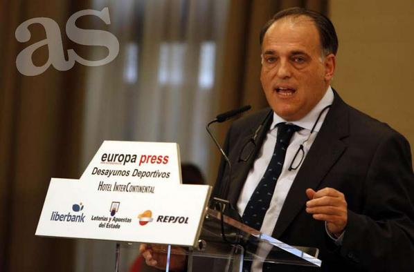 diarioas's tweet photo. Tebas: “Se ha hablado más de la Gala LFP que del Clásico”
http://t.co/zCXhxDfVnc http://t.co/62KZ2oI3Mf