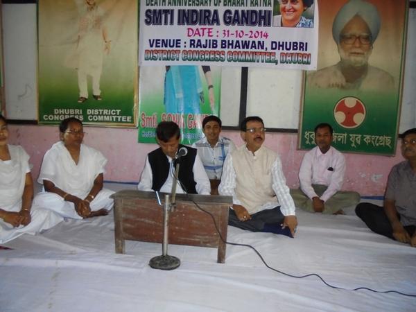DhubriDCC's tweet photo. To Day Observation Of  Death Anniversary Of Smt:Indira Gandhi At Rajiv Bhawan D.C.C Dhubri (Assam) http://t.co/2KMYSbt7BN