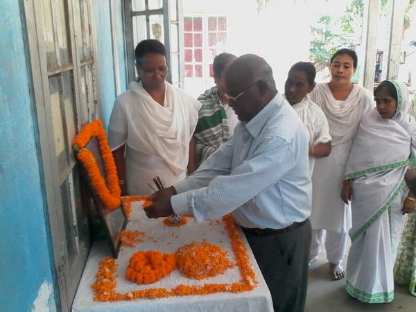 DhubriDCC's tweet photo. To Day Observation Of  Death Anniversary Of Smt:Indira Gandhi At Rajiv Bhawan D.C.C Dhubri (Assam) http://t.co/2KMYSbt7BN