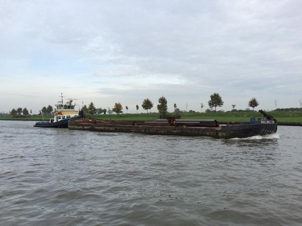 DuwbotenHOLLAND's tweet photo. "@JacobJBakker: @DuwbotenHOLLAND de Jeanne met ponton http://t.co/Ui4cFuB2Nu"