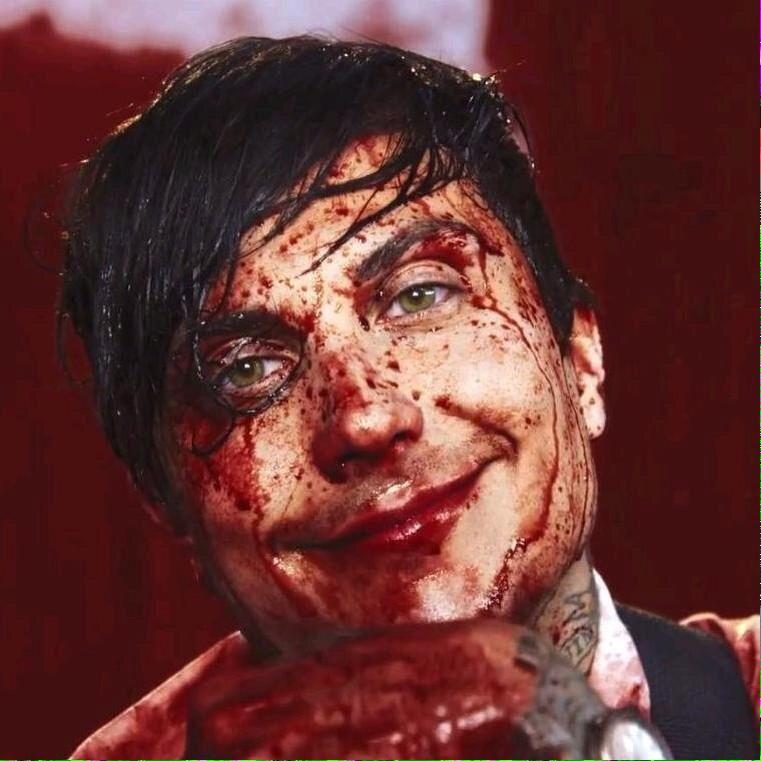 HAPPY BIRTHDAY FRANK IERO! 