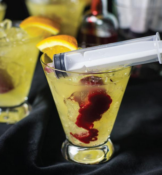 La_CacheLounge's tweet photo. #Halloween is here! Celebrate by taking a look a these creepy #cocktails http://t.co/IHR5rOG28P http://t.co/Zl151W7Irh