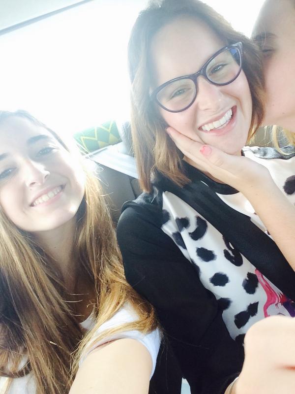 isabelgc_94's tweet photo. Madrid nos espera!!👸👸👌👌🚘👭👯 http://t.co/SOvb3vlSbX