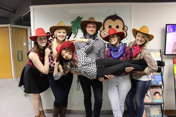 monkeytreehk's tweet photo. Happy #Halloween from #MonkeyTree!
#trickortreat #mtelchk #mtelc #hongkong http://t.co/GXuM08gLVj