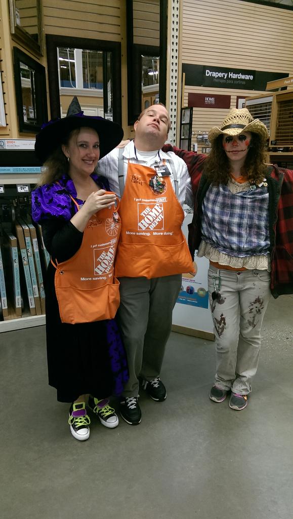 19_mccarty's tweet photo. Happy Halloween from 1104! http://t.co/DVBm7R9ArZ