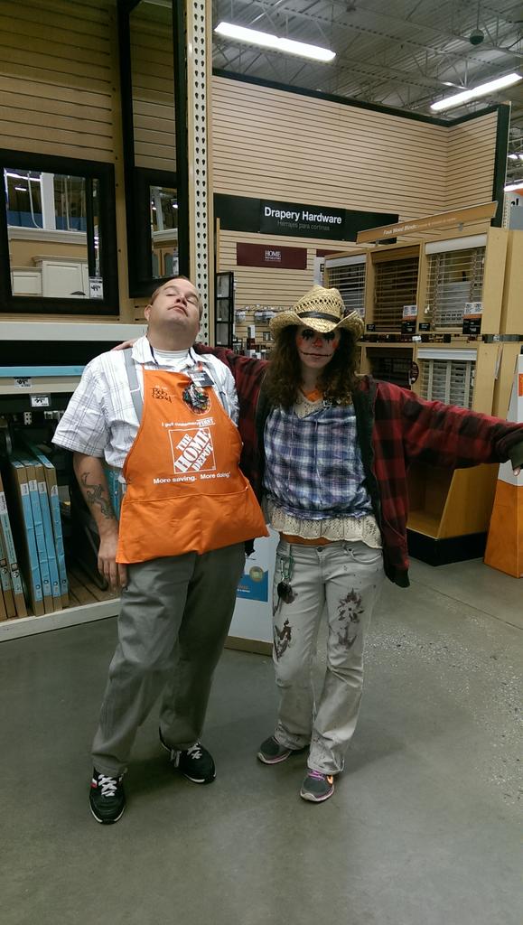19_mccarty's tweet photo. Happy Halloween from 1104! http://t.co/DVBm7R9ArZ