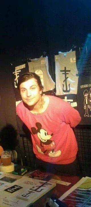 HAPPY BIRTHDAY TO FRANK IERO    