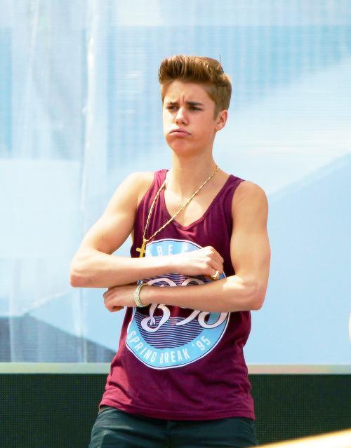 jdb22hrs's tweet photo. #EMABiggestFansJustinBieber http://t.co/mmokHgUV7R