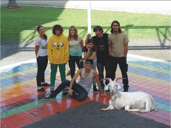 Gr3mat's tweet photo. #TIECAV Todos estarán deseando ver la cabra, pero que sepáis que nosotros estuvimos con ella antes e.e http://t.co/f110UMPiY0