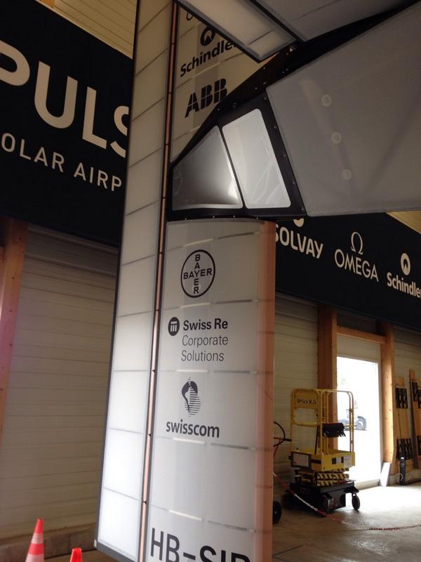 EFEverde's tweet photo. #Sie2 detalle de la cola del avión Solar impulse 2 http://t.co/zhLFcXucrl