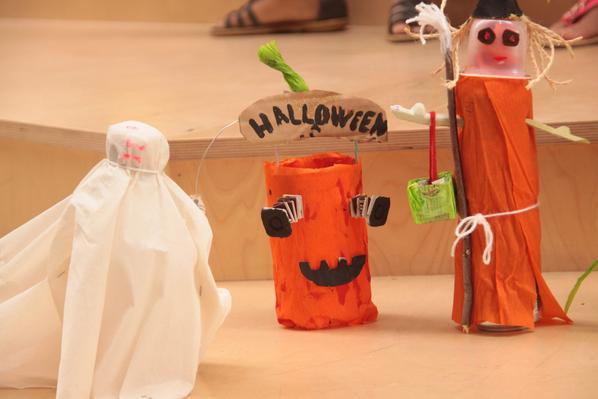 Plume2Cassandre's tweet photo. @SurfriderCampus fête Halloween en transformant nos déchets du quotidien! #HappyHalloween http://t.co/biRvYdvhlA http://t.co/Koe53EeCE9