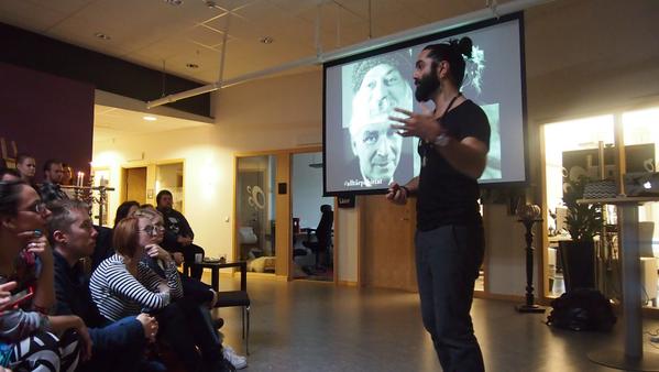InnovatumACT's tweet photo. Vilken stämning Navid Modiri skapade på Brunch time med #alltärpåhittat. Om du missade. Kom till Entreprenörsdag 2dec http://t.co/1S7TuFJ2cJ