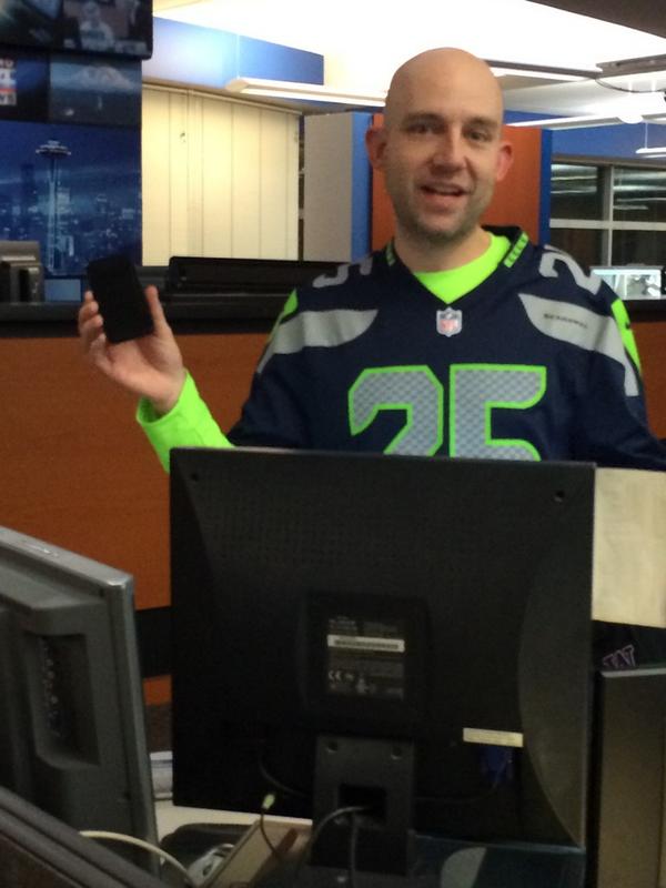 OneLMorin's tweet photo. It's not a #Halloween trick! @justin_hopkins ditches flip phone for an #iPhone #BooFriday #Welcometo2012 #liveonkomo http://t.co/U4zjRt6aT8
