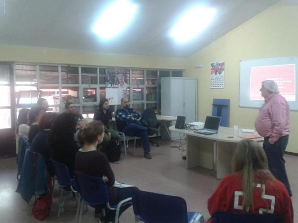 soco_rrista's tweet photo. Asistiendo a charla #IntroduccionEbola en @cruzrojalcorcon muy #instructiva con #informacion #veraz http://t.co/H3hR7F7ot6