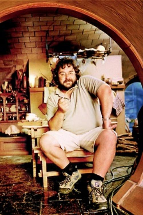 Happy Birthday to the amazing man who made the Lord of the Rings and Hobbit Movies so fantastic! Peter Jackson   