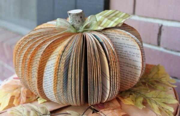 _summarie's tweet photo. Happy Halloween, bookworms! http://t.co/j9QzrAGbgB