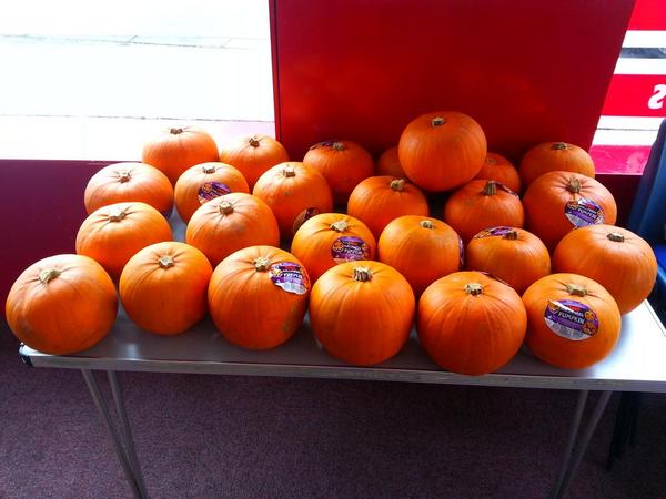 CGL_Lewisham's tweet photo. Huge thanks to @TescoLewisham for the kind donation, going to be a spooktacular carving workshop this afternoon 🎃 http://t.co/D0VZ1oiHWc
