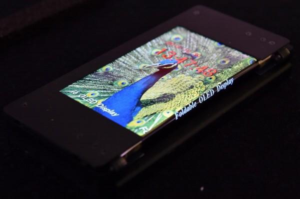 lednewsorg's tweet photo. Flexible and collapsible OLED display debuts in Japan -  http://t.co/mGgdbriHaQ http://t.co/hx4imP6Biz
