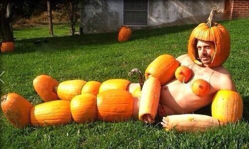 BUSHSINSWINDON's tweet photo. Guys dressing sexy for Halloween be like... http://t.co/0oCYuNPtNS