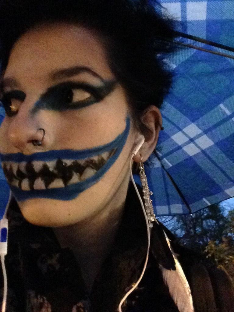 Happy 13th birthday Frank iero. 

Also Im ryuk for Halloween. (From Death Note) 