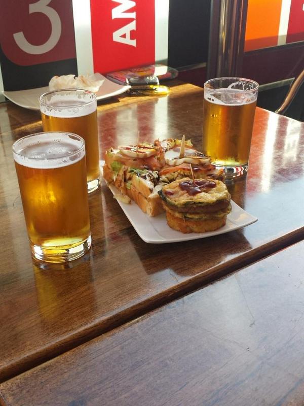 7chili's tweet photo. De tapeo por Plasencia! @Viky616 @jorge_iberica Faltais vosotros!! http://t.co/rGSpkN8ip4