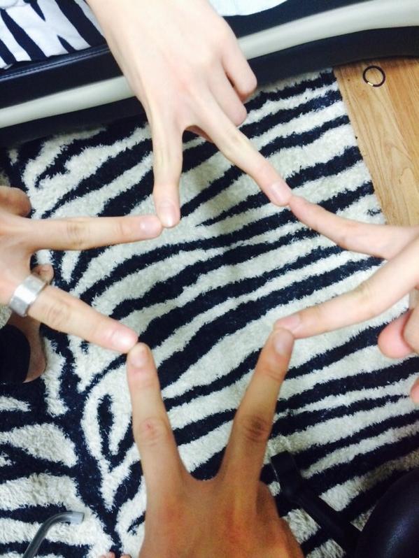 klanqad's tweet photo. Trick or treat !! Happy halloween for everyone !!!! Missing you guys !! http://t.co/QfFc7H6Sg8