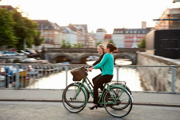 Me apunto <a href="/cruzsolo/">Cruz Romón</a> al viaje por las Capitales Verdes Europeas con <a href="/latabla_vivero/">просто лампочка</a> elblogdelatabla.com/2014/10/capita…