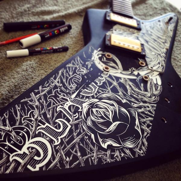 DuneDzn's tweet photo. #WiP #Black &amp; #White.
Face avant terminée. 
Maintenant, on passe au dos avec @PezArtwork : http://t.co/5DA3XnkXxX http://t.co/k0a4hFV2Kl