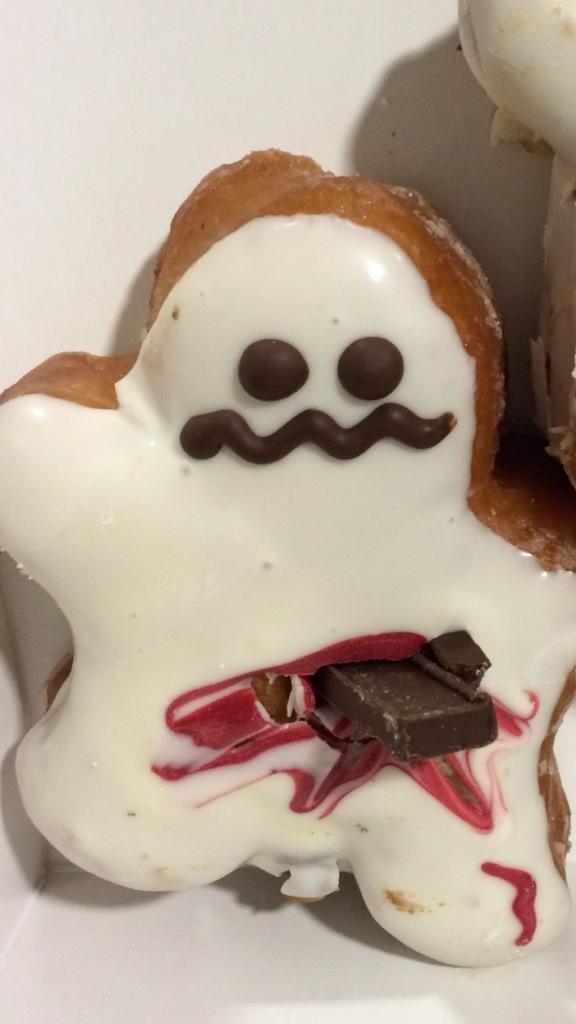PollyParsonsx's tweet photo. Happy Halloween #HappyHalloween #halloweendonut http://t.co/oYzhiE1SpH