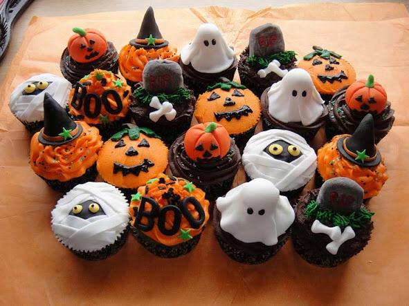malaam~ Happy halloween.. Tuh permen sama cupcakes buat anak sekost/?@kostgency