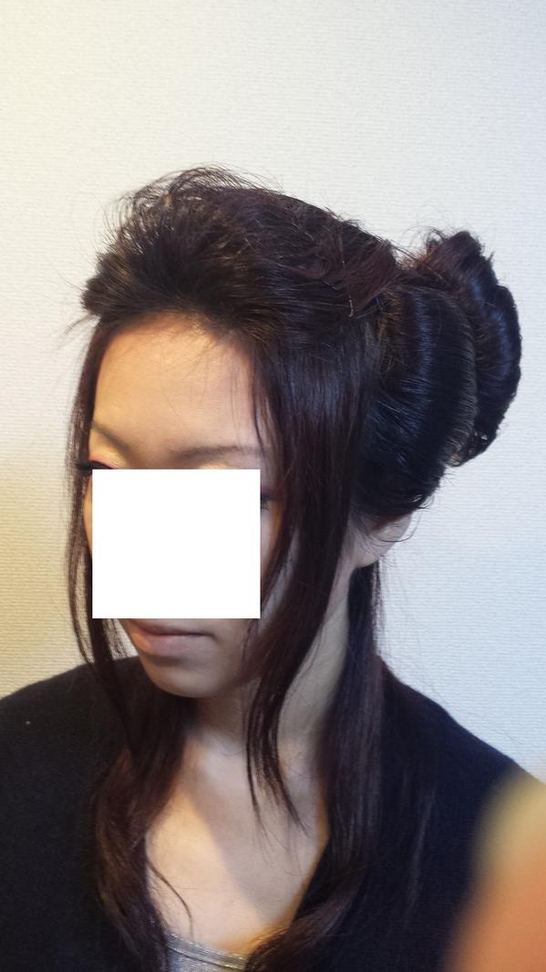 cosconnect's tweet photo. 薄桜鬼撮影　雪村千鶴 
モデルさんの前髪が短すぎたので、ポンパ風にセット 
ボリュームの足らないサイド、バック��まげにすき毛をいれて補正 http://t.co/ICcJrjTkUZ