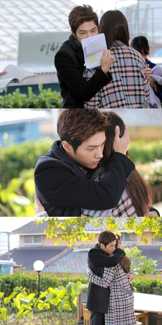 WeGotLoves's tweet photo. Kim Myung Soo~ latihan aja mesra banget,,,diulang" lagi mana itu skrip ga lepas dari tangan xD http://t.co/5I2dZ8edS0