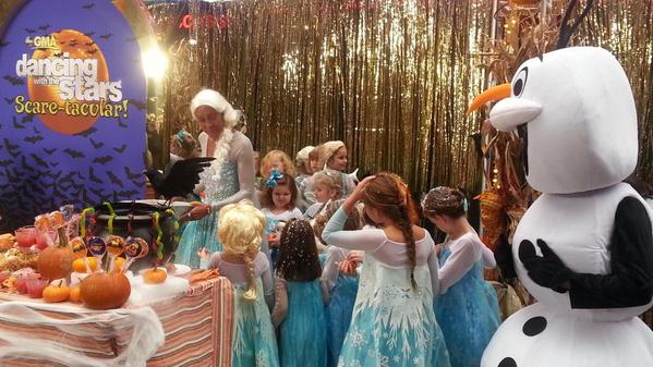GMA's tweet photo. With all of these Elsa's, SOMEONE has to want to build a snowman, right?! #HalloweenOnGMA http://t.co/x6UPc6nLzM