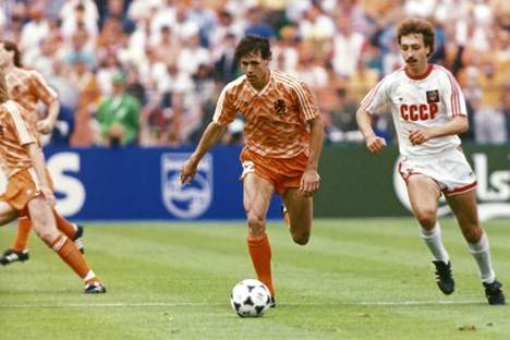 Happy birthday Marco van Basten, my favourite striker of the Dutch National Team.. Have a wonderful 50th birthday! 