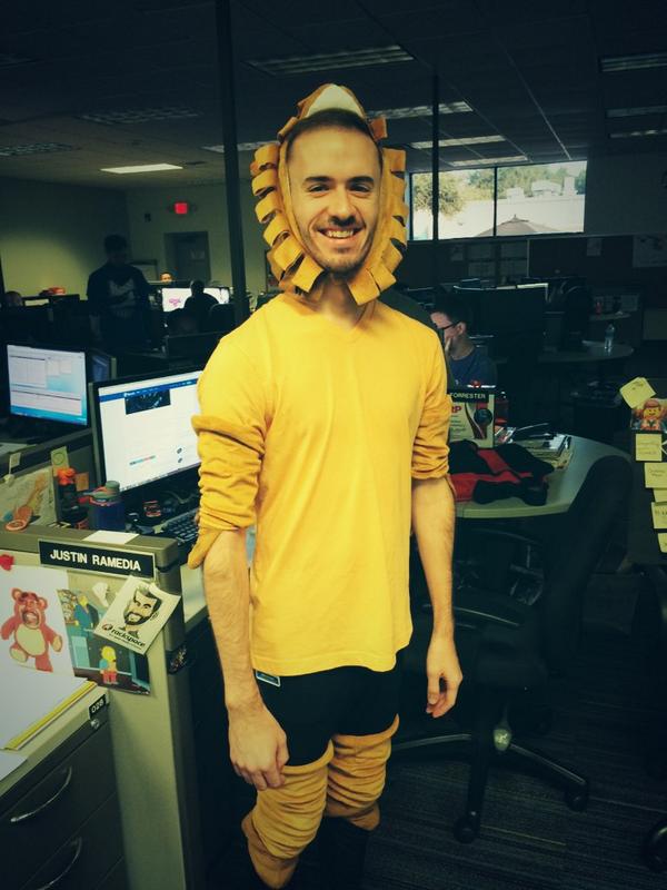 BiskMorale's tweet photo. A lion &amp; Paula Dean and Butter! #biskoween #bisk #Halloween2014 http://t.co/d8g2axTQlv