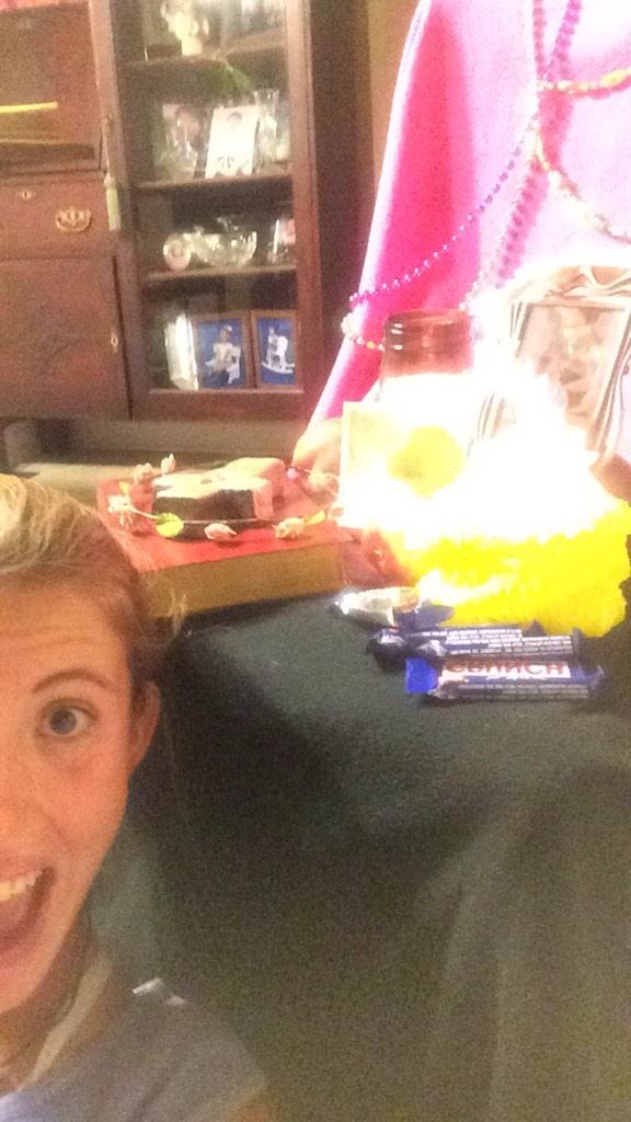 Anna Crawford tweet media