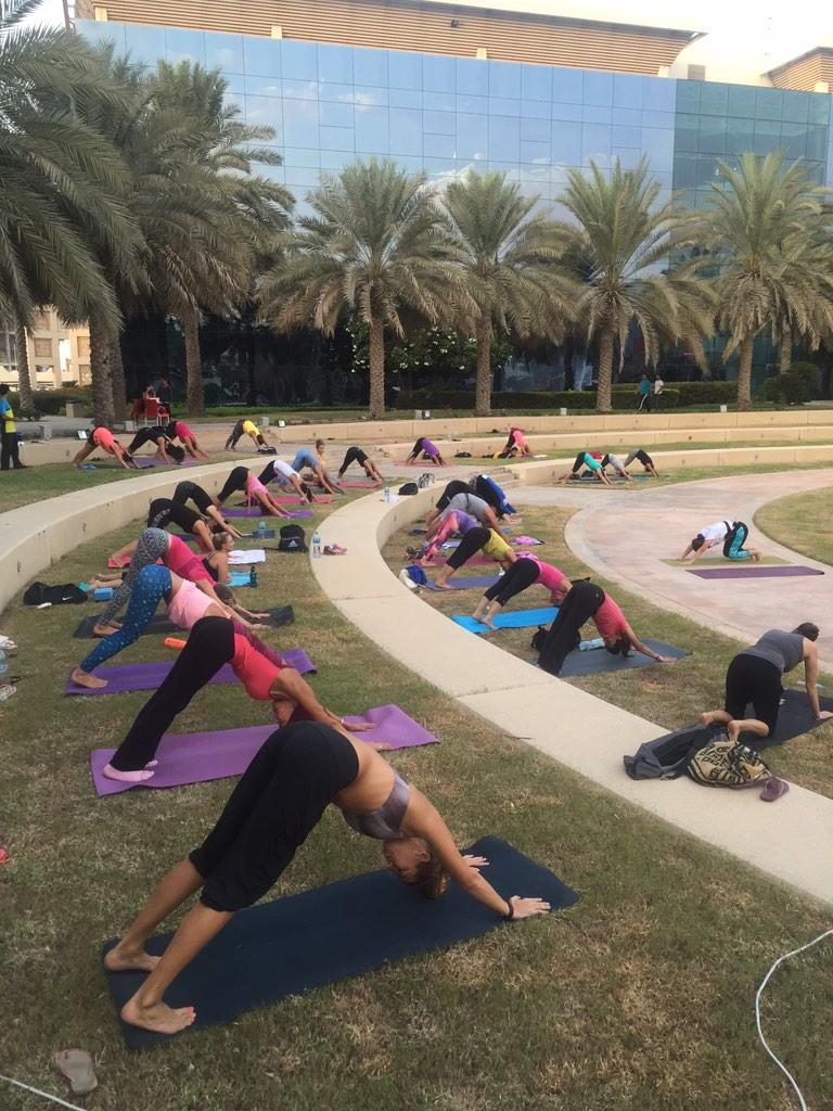 KimberleyYoga's tweet photo. Lovely day at #globalmala... How #amazing it is to practice #yoga outdoors surrounded by #beautifulsouls #mydubai http://t.co/M9ueqRhw67