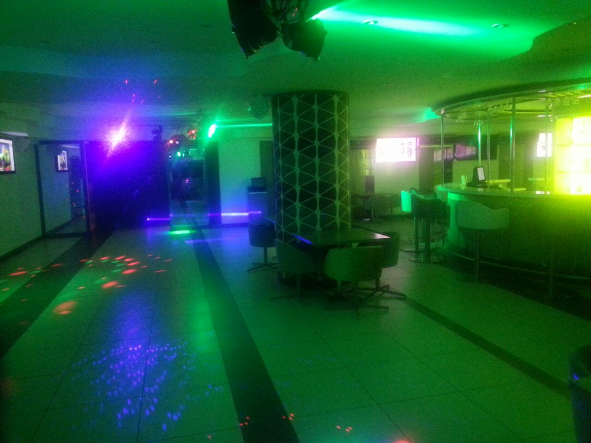 we are all green with #Heineken tonite <a href="/DjNanoKigali/">VjNanoKigali</a>  @djkiss256  #Rwot #kigali come through plenty of offers