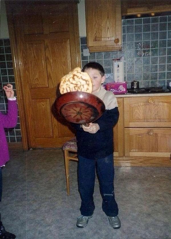 esoteriches's tweet photo. IF FETUS NIALL FLIPPING PANCAKES DOESN'T MAKE YOU RT

THEN SOMETHING IS WRONG WITH YOU

#EMABiggestFans1D http://t.co/V6qkXlC3MP