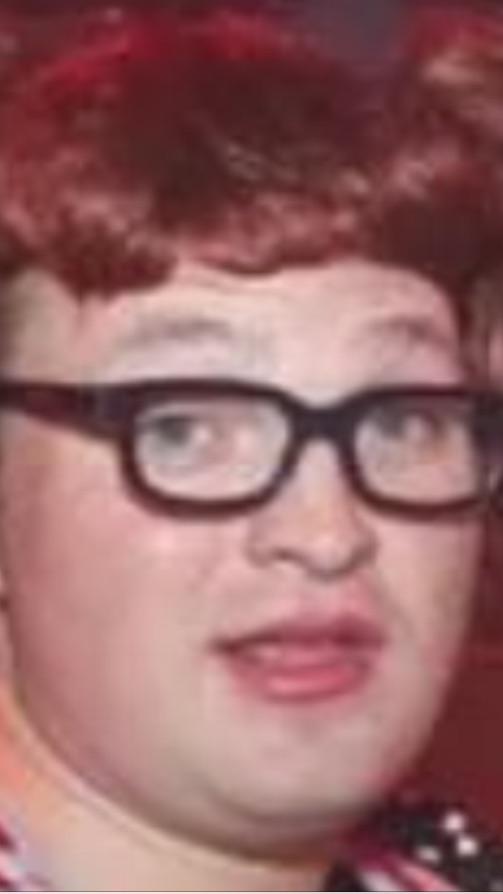 Gradeabeef15's tweet photo. when ya see a girl at the bar with the same outfit as u on.  @MANNS_MACHINE http://t.co/m6g26Uy1Ls