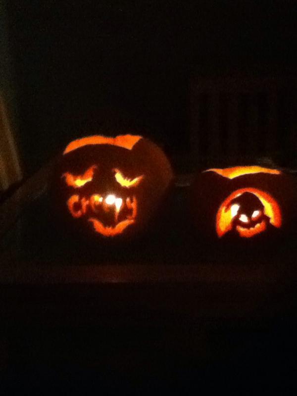 2004Reece's tweet photo. Halloween tonight can't wait,going as scary clown,what do you thinks better last years or this years this http://t.co/LCZxDOnA2K